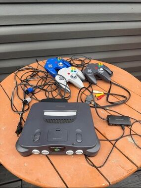 Nintendo N64 Bundle; Includes 5 games!